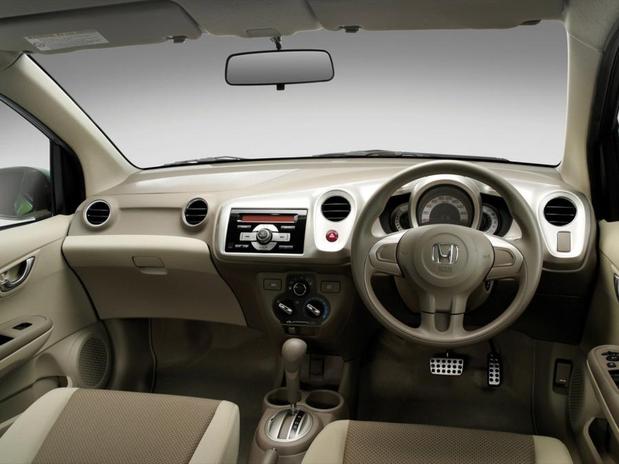  Honda Brio Concept 2010 года  (фото 7 из 12)